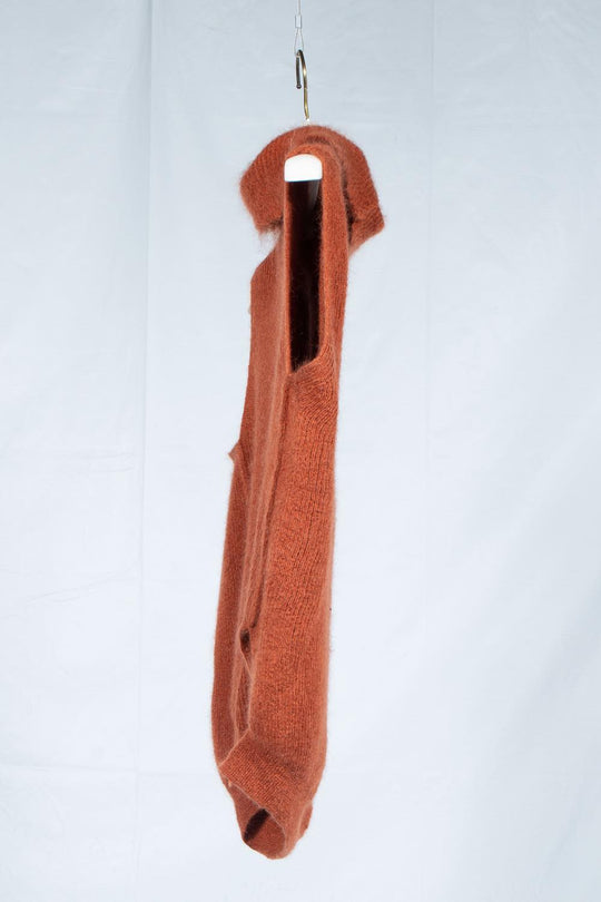 NON-SLEEVE HIGH NECK KNIT