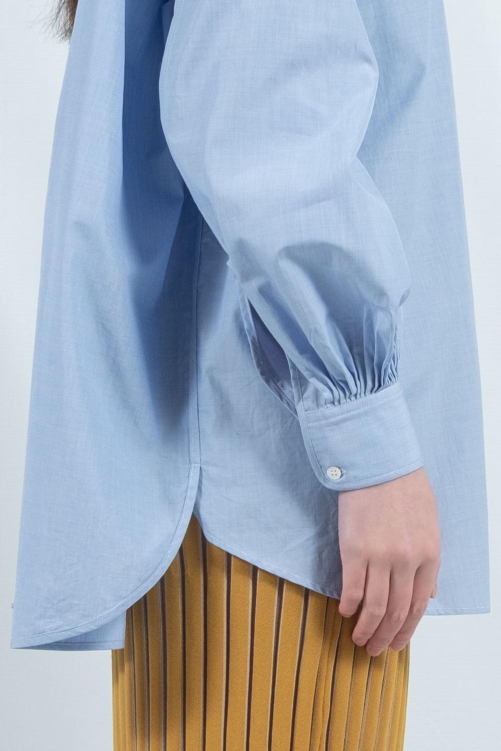 stole belt shirt