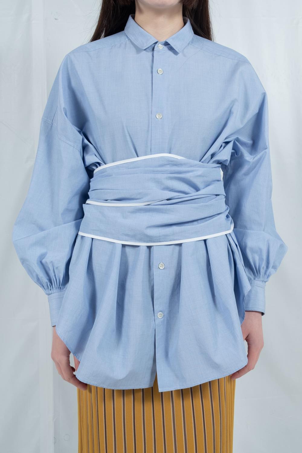 stole belt shirt