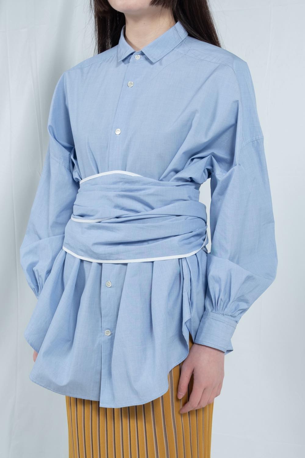 stole belt shirt