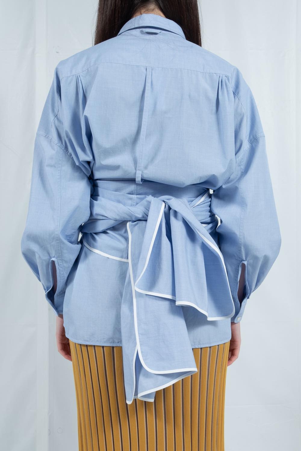 stole belt shirt