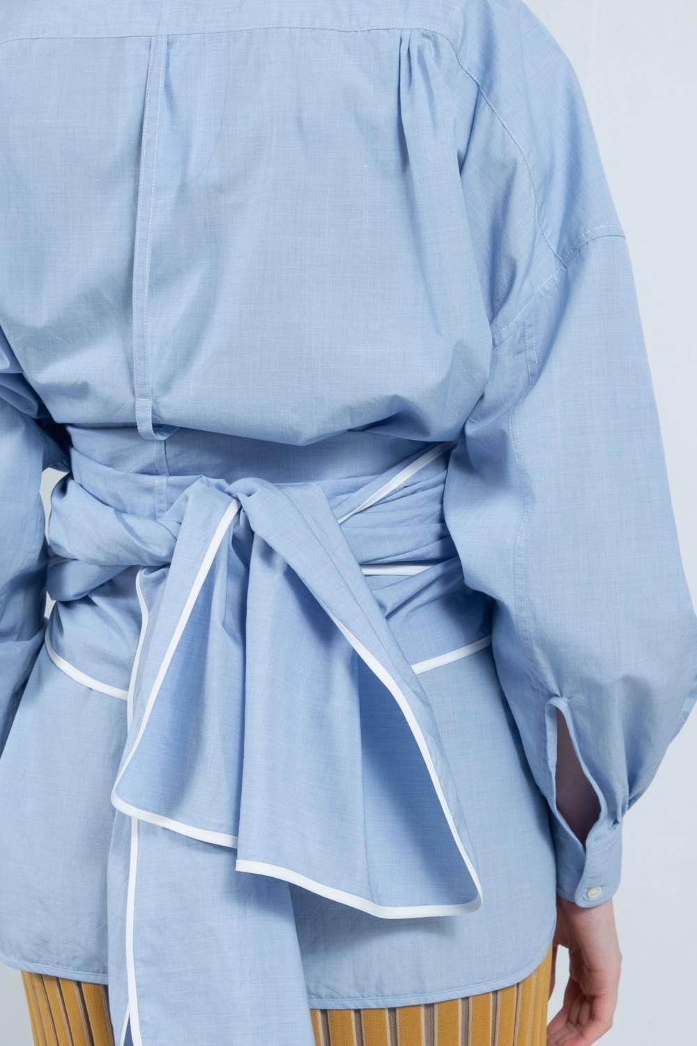 stole belt shirt