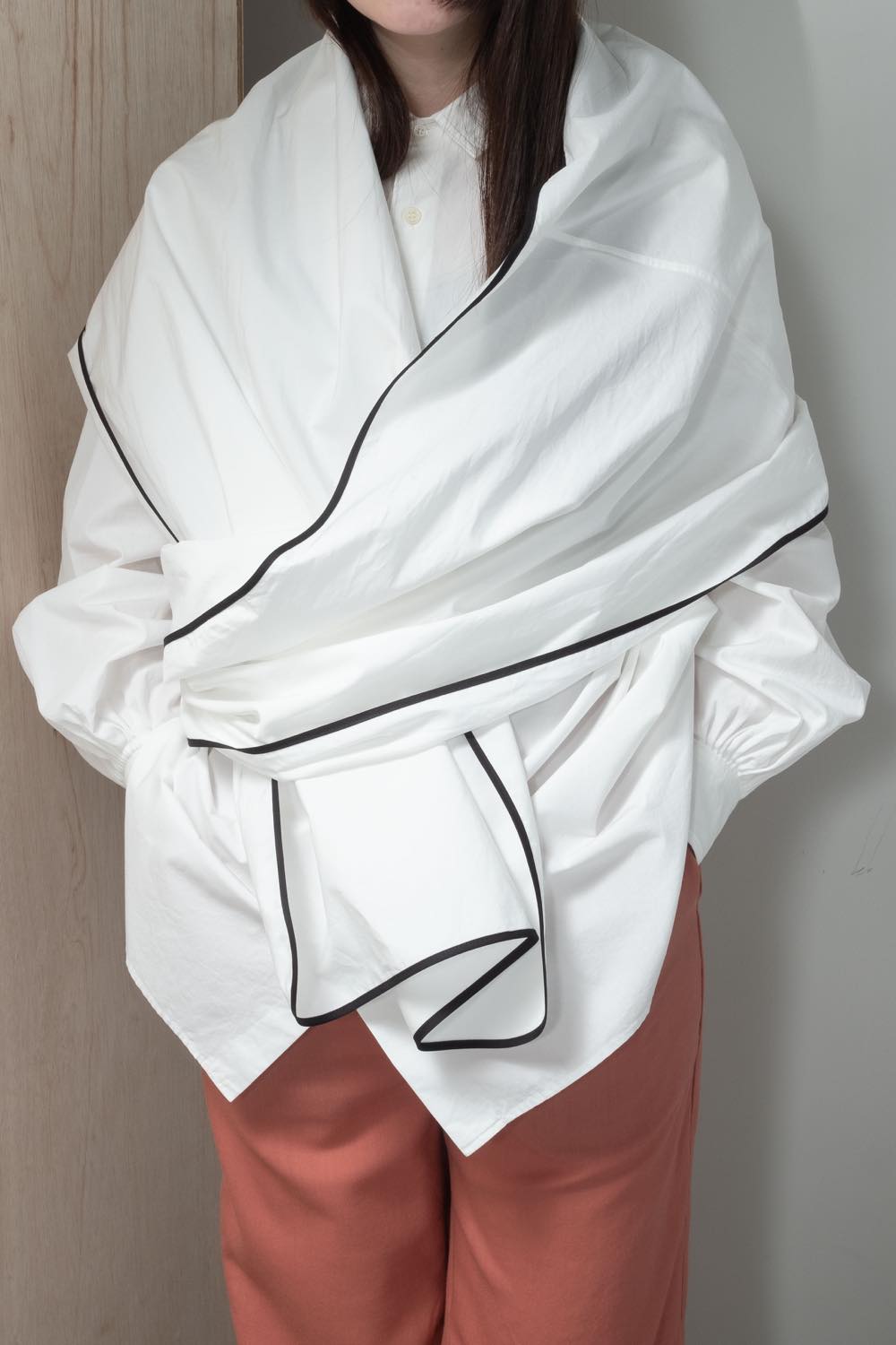 stole belt shirt