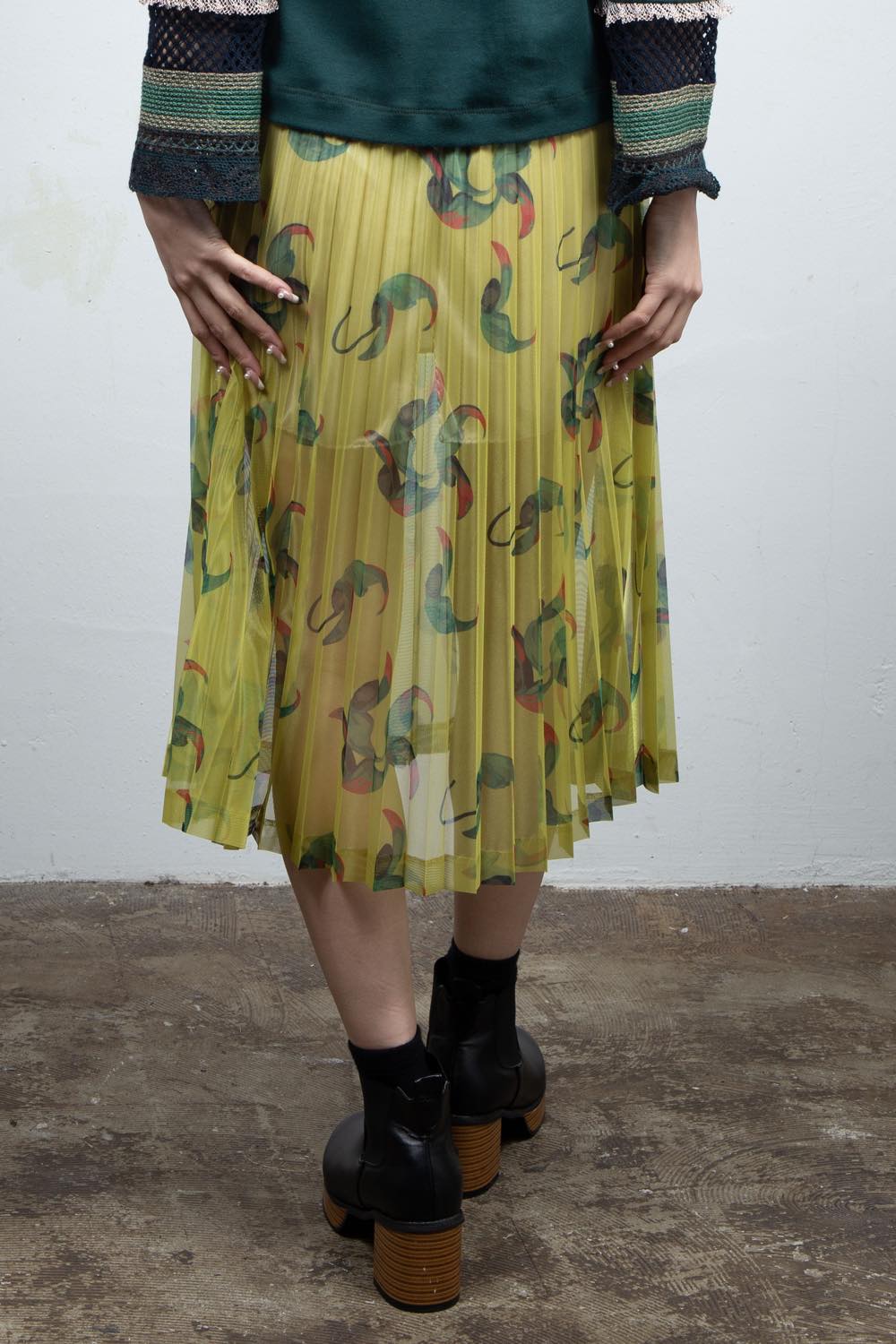 Yellow pleated skirt