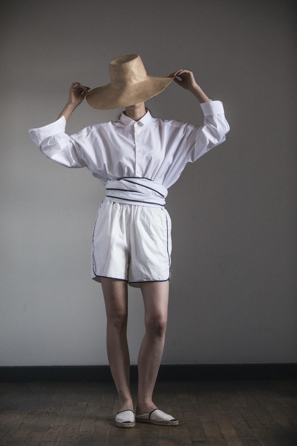 stole belt shirt