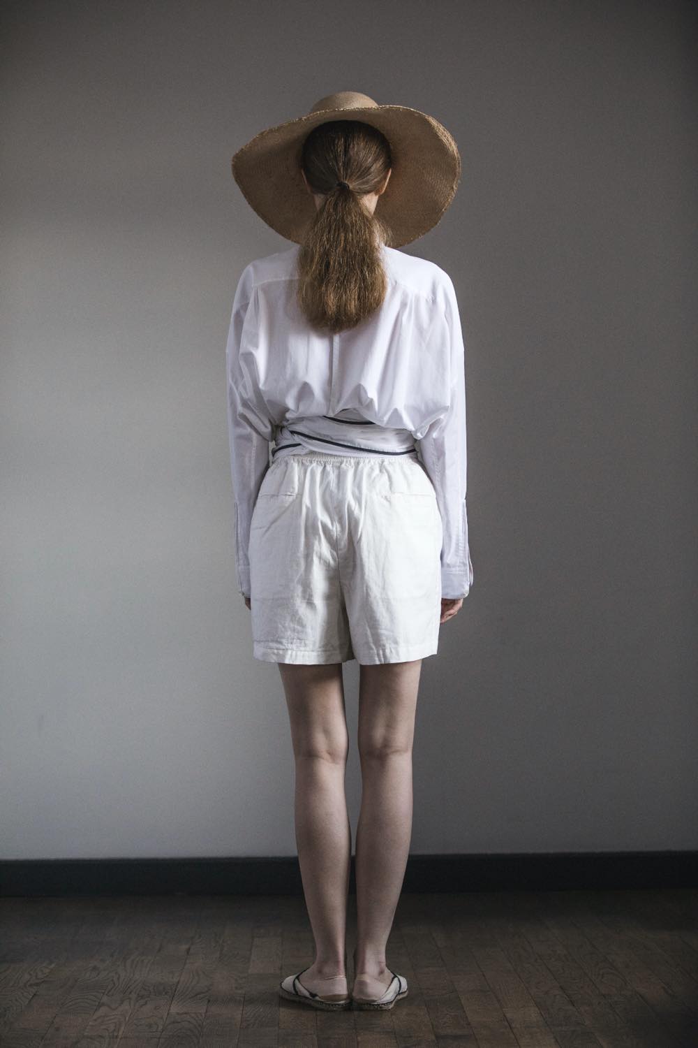 stole belt shirt