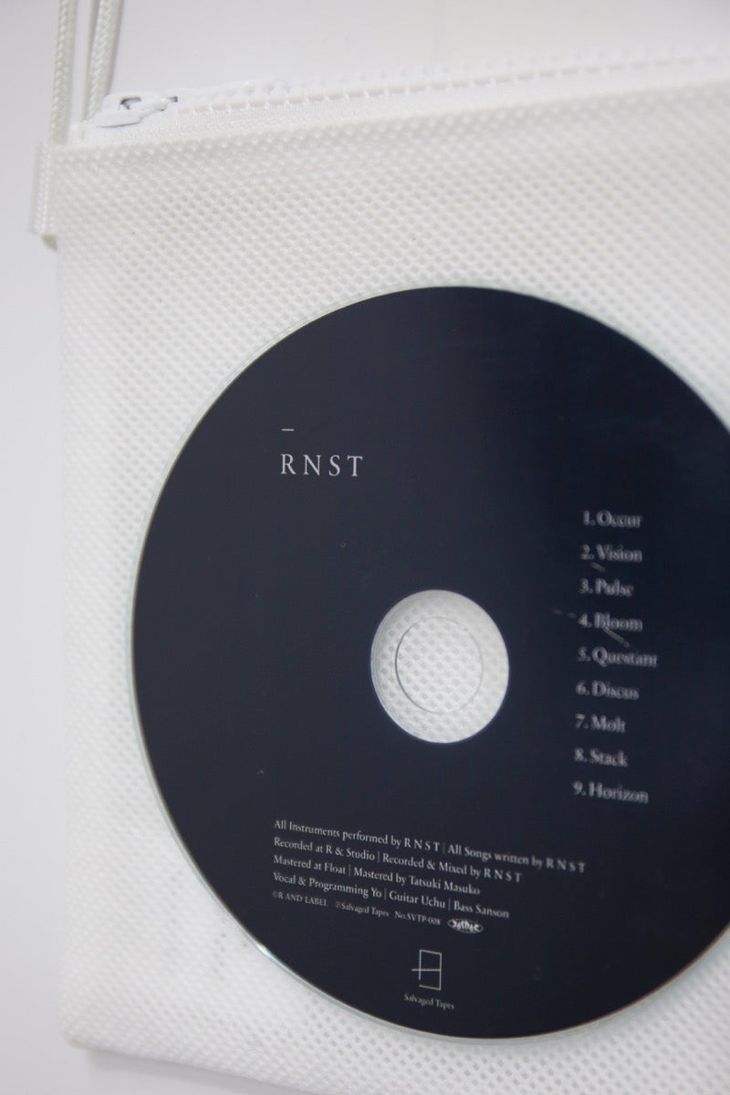 ー / R N S T