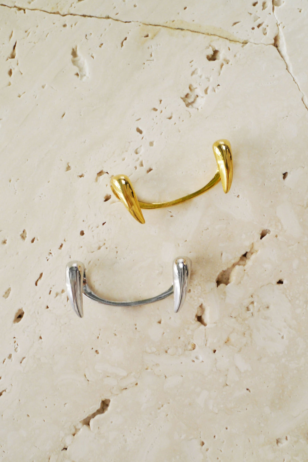 Lip ring：Fangs / Silver