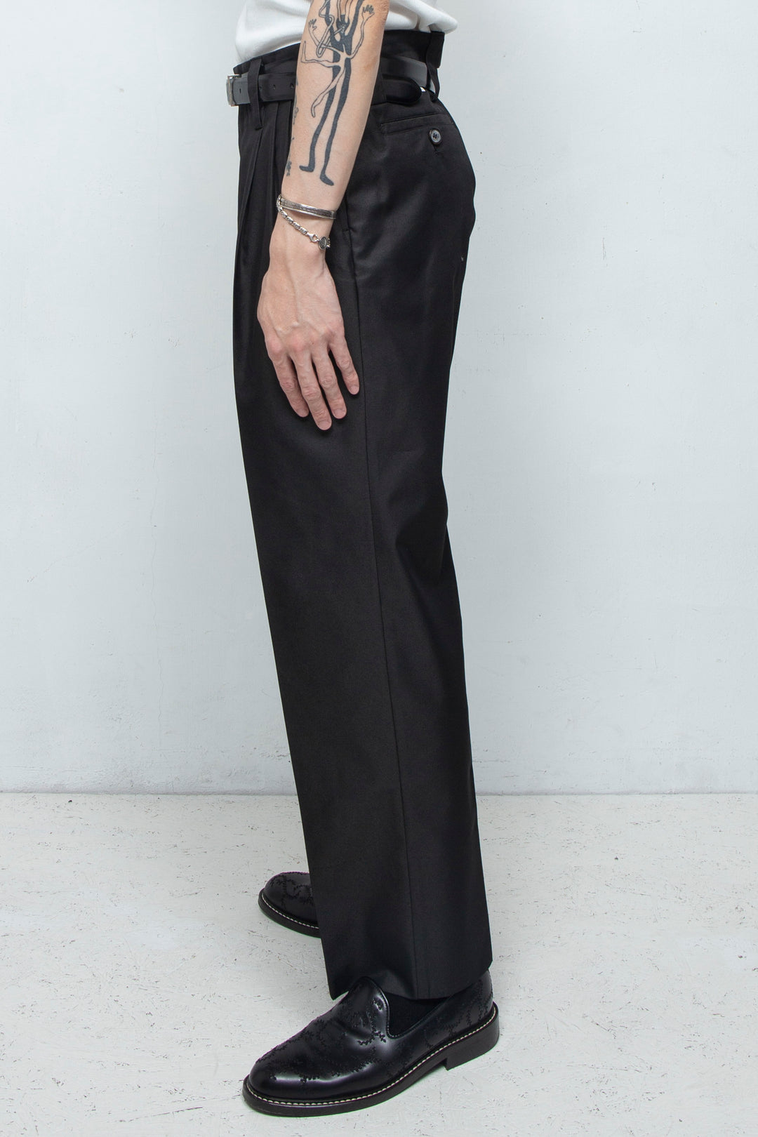 "MONSIUER" 3-Tuck Trousers BLACK