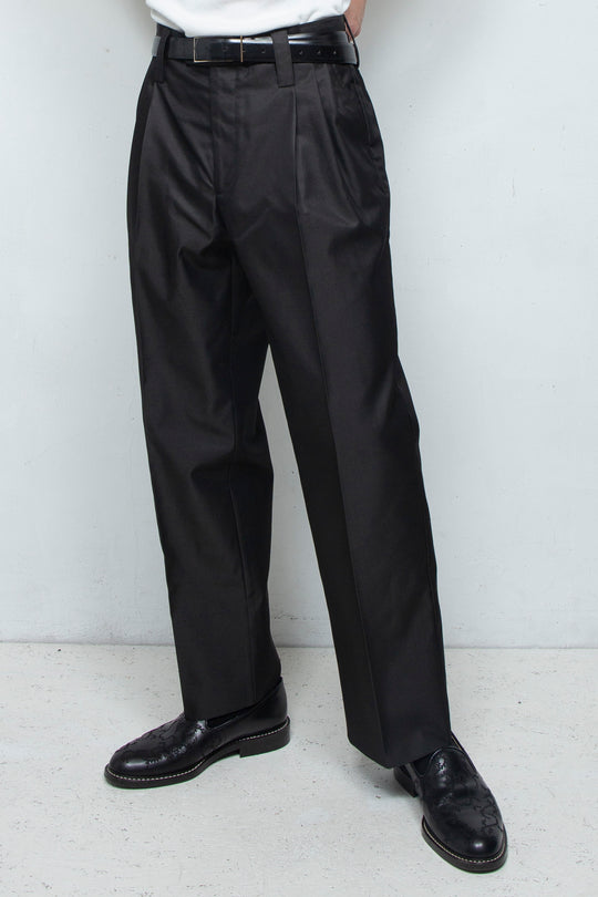 "MONSIUER" 3-Tuck Trousers BLACK