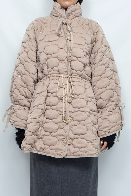 REMOVABLE 3D PRINTED BUTTON QUILTED SHELL JACKET BEIGE