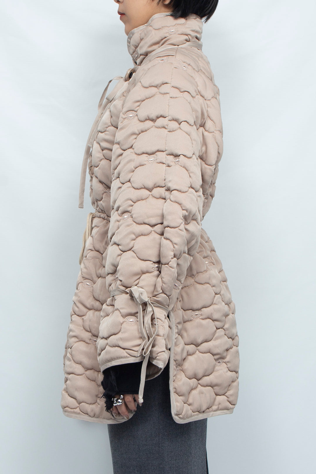 REMOVABLE 3D PRINTED BUTTON QUILTED SHELL JACKET BEIGE