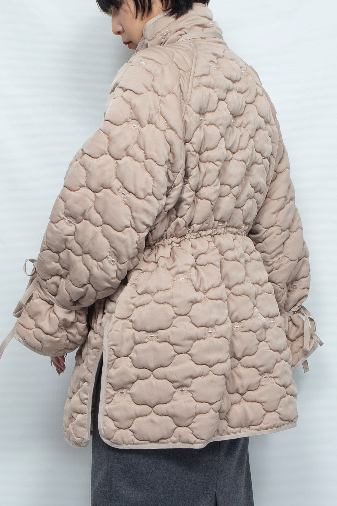 REMOVABLE 3D PRINTED BUTTON QUILTED SHELL JACKET BEIGE