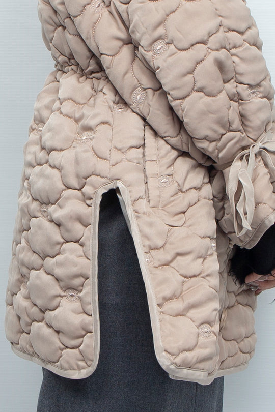 REMOVABLE 3D PRINTED BUTTON QUILTED SHELL JACKET BEIGE