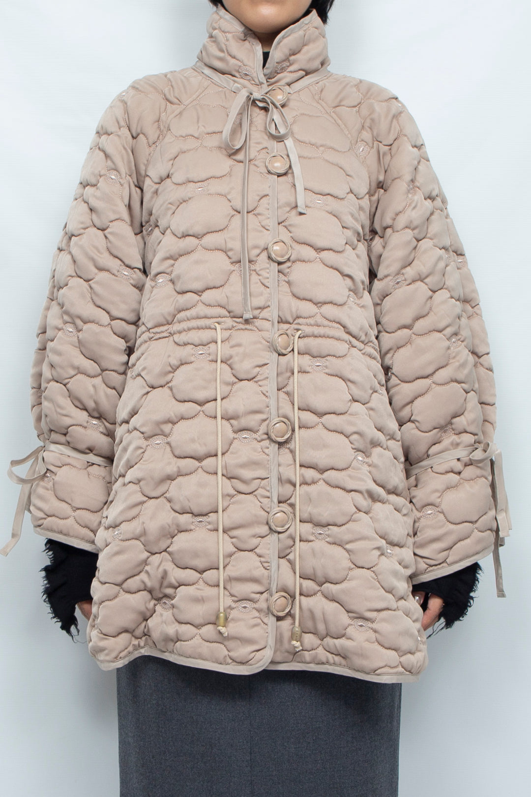 REMOVABLE 3D PRINTED BUTTON QUILTED SHELL JACKET BEIGE