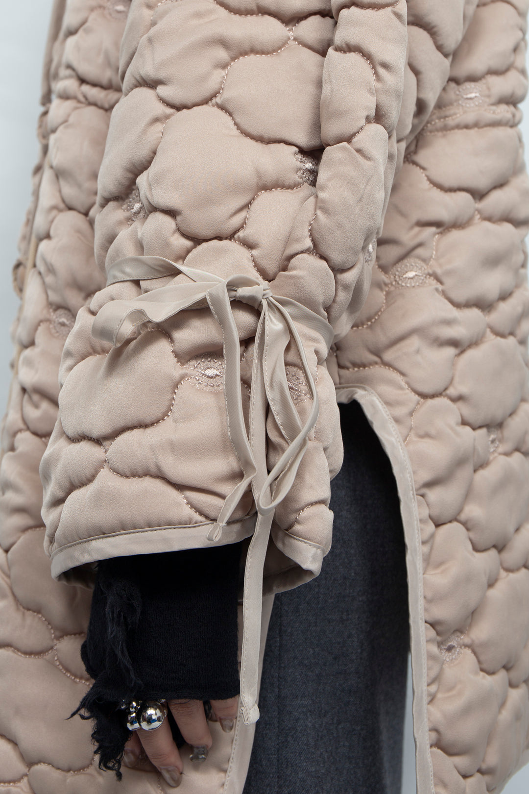 REMOVABLE 3D PRINTED BUTTON QUILTED SHELL JACKET BEIGE