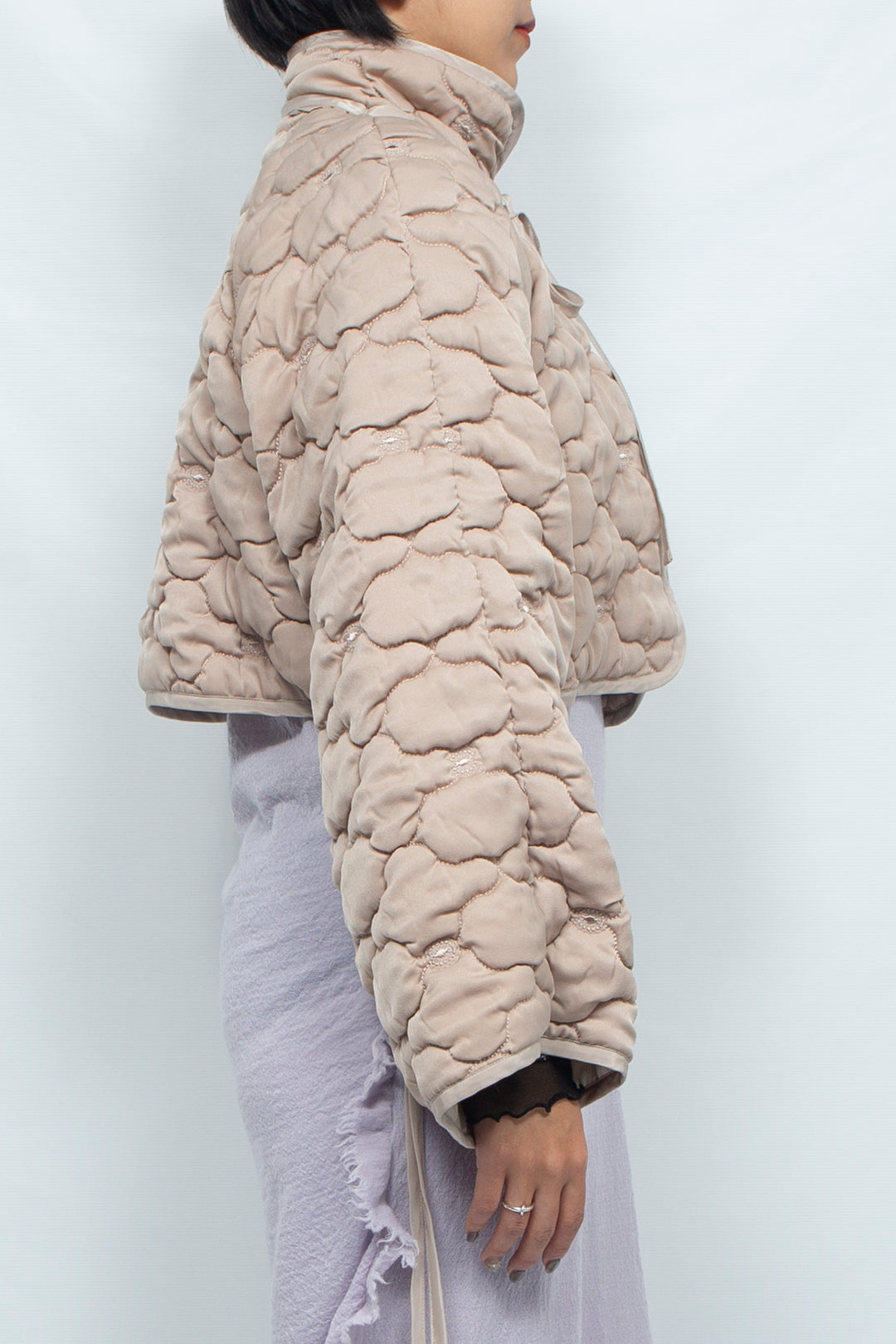 REMOVABLE 3D PRINTED BUTTON QUILTED SHELL SHORT JACKET BEIGE