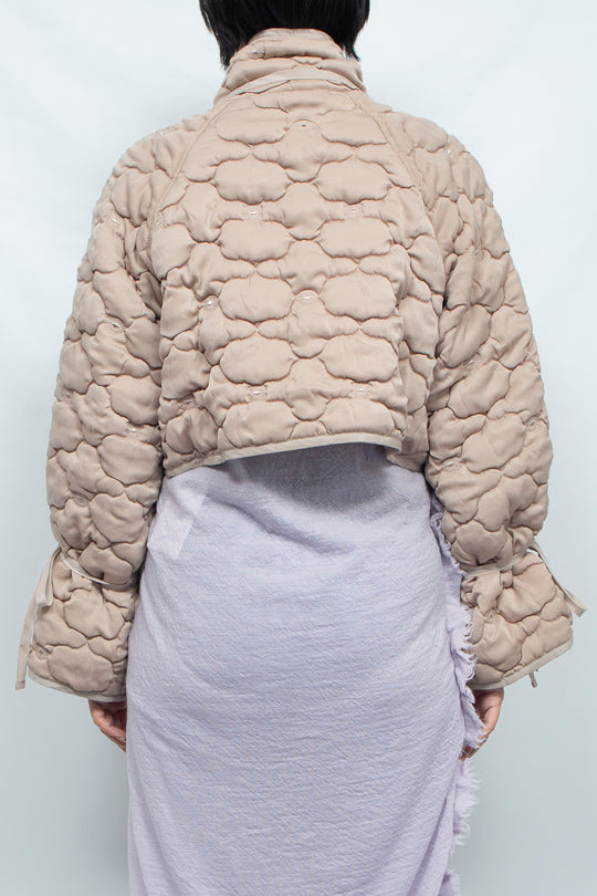 REMOVABLE 3D PRINTED BUTTON QUILTED SHELL SHORT JACKET BEIGE