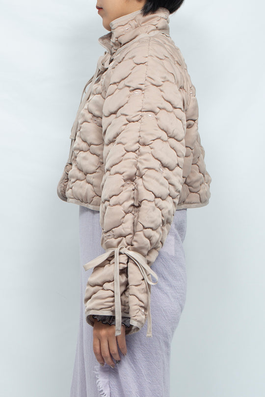 REMOVABLE 3D PRINTED BUTTON QUILTED SHELL SHORT JACKET BEIGE