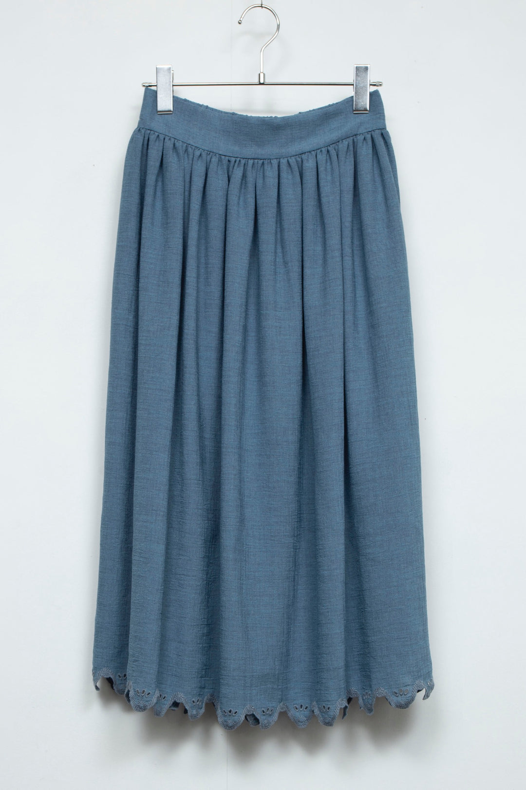 ritsu Wave eyelet embroidery gathered skirt blue