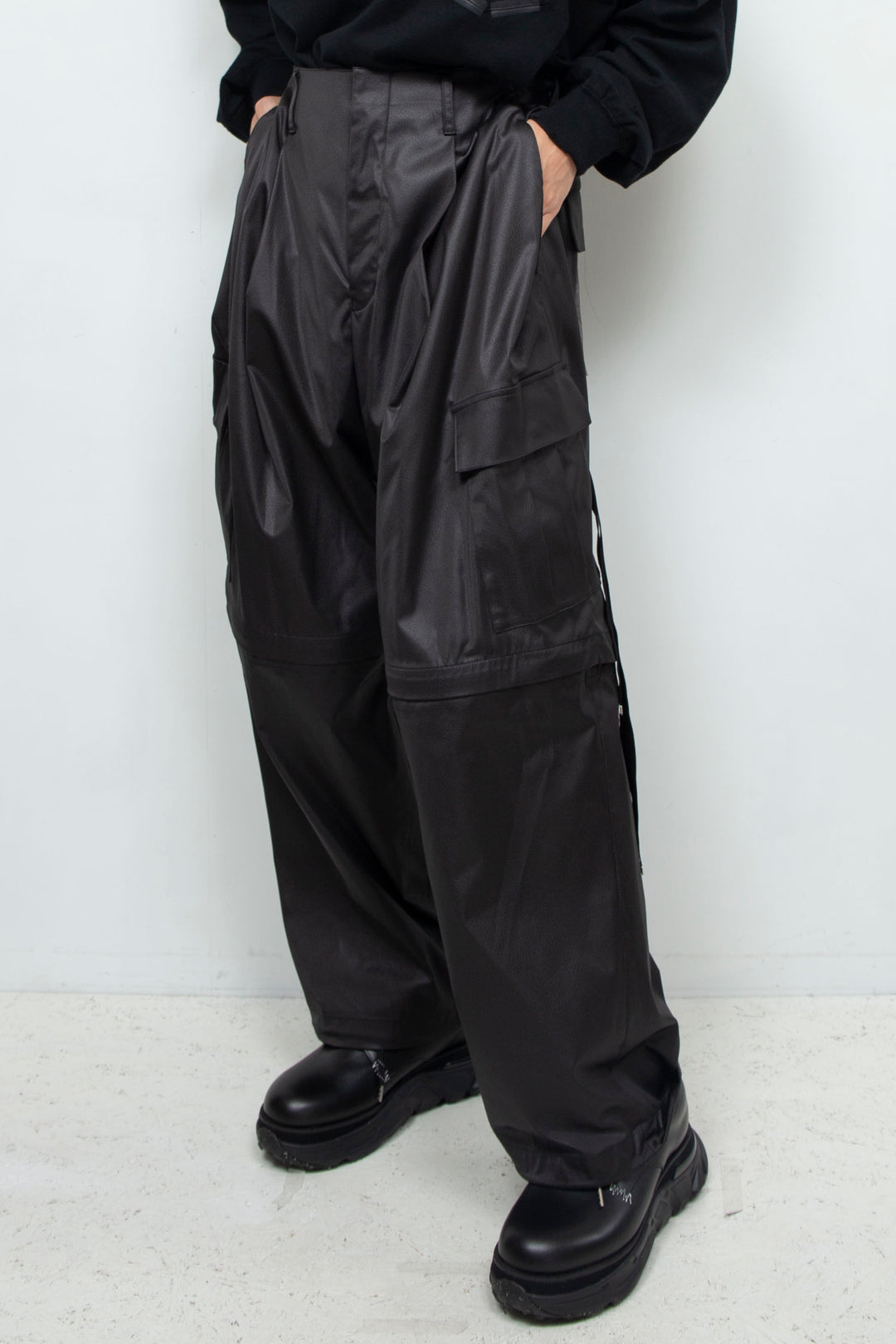 Fake-fake leather detachable cargo pants BLACK