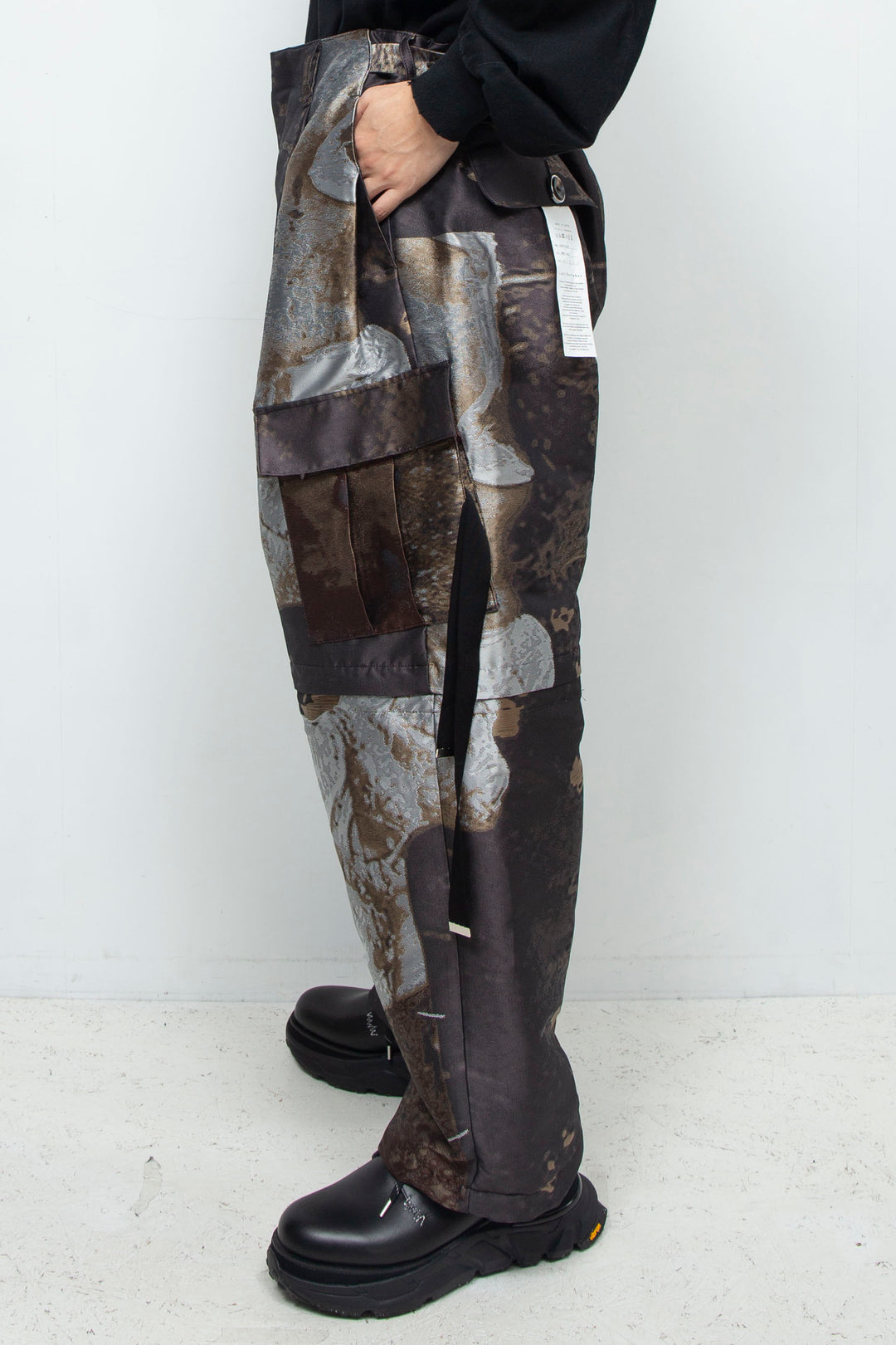 Art motif aging jacquard detachable cargo pants LUMBER & METAL