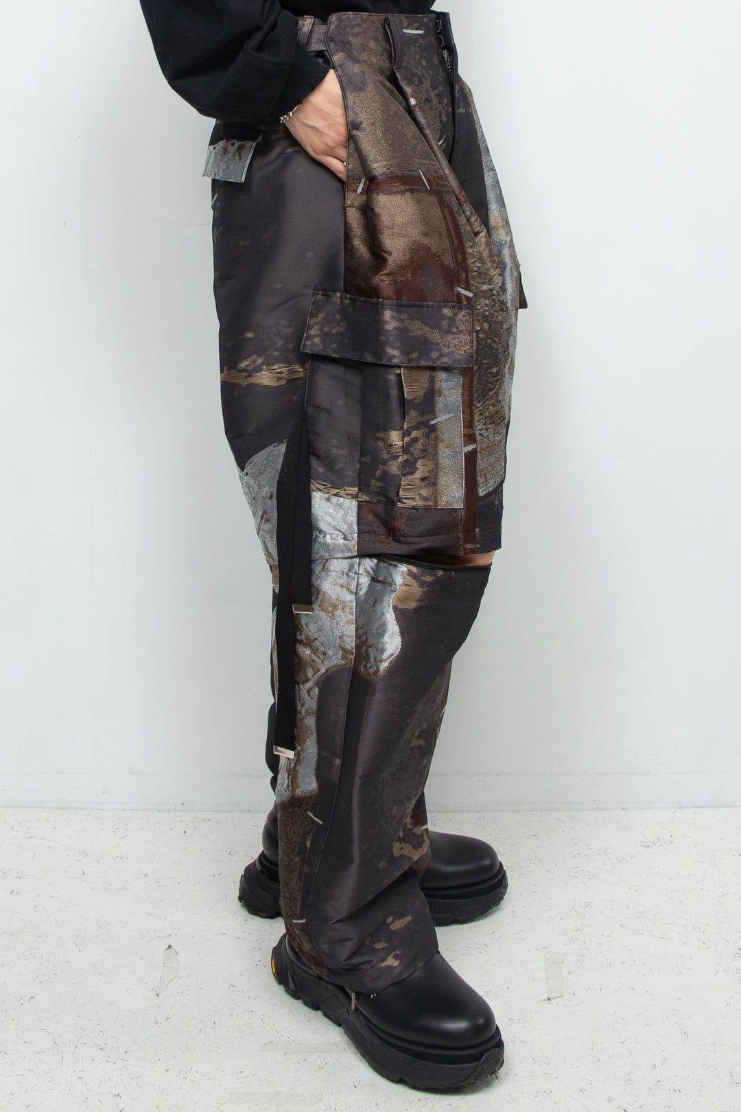 Art motif aging jacquard detachable cargo pants LUMBER & METAL