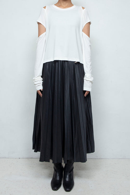 Shoulder slit long T-shirt