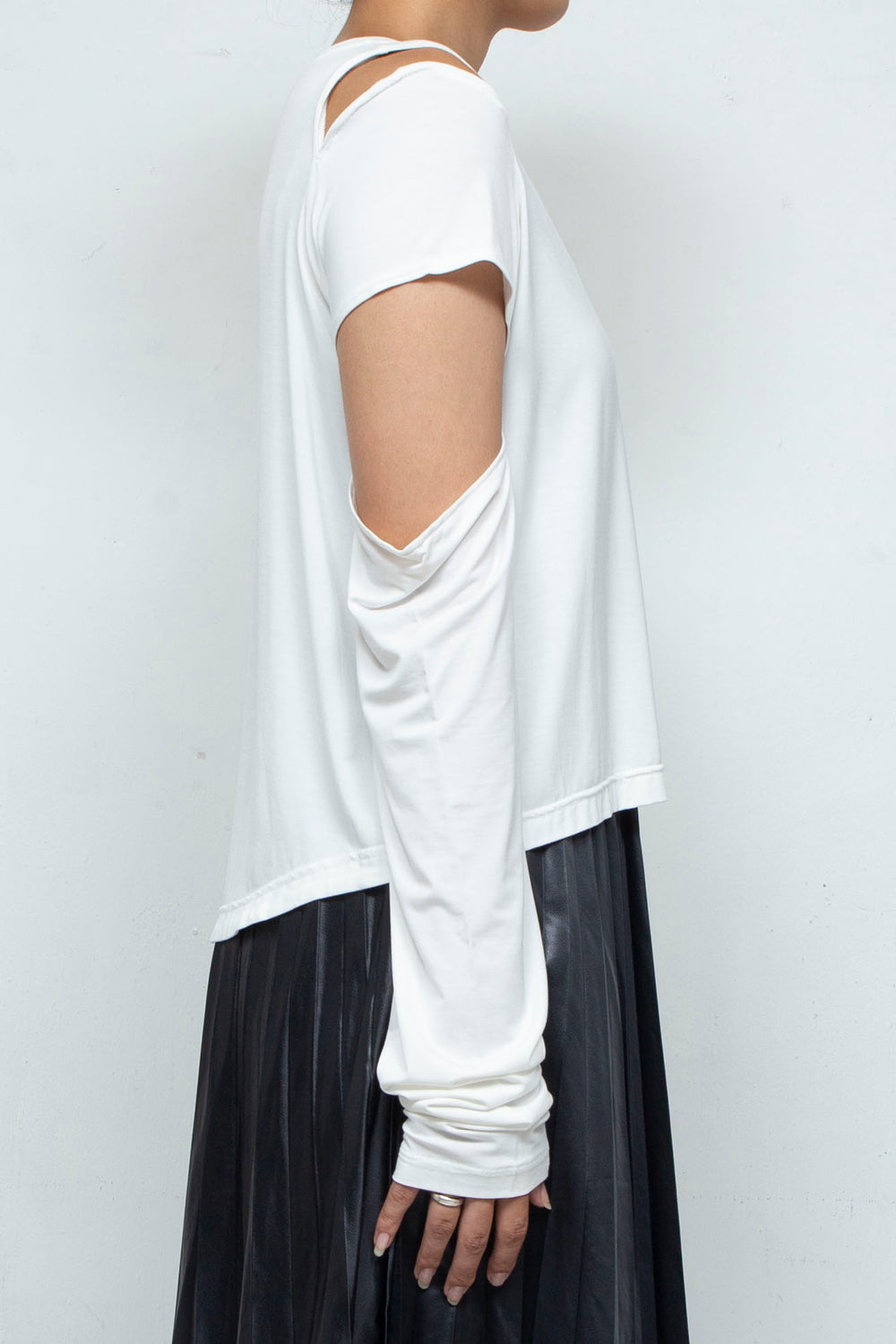 Shoulder slit long T-shirt