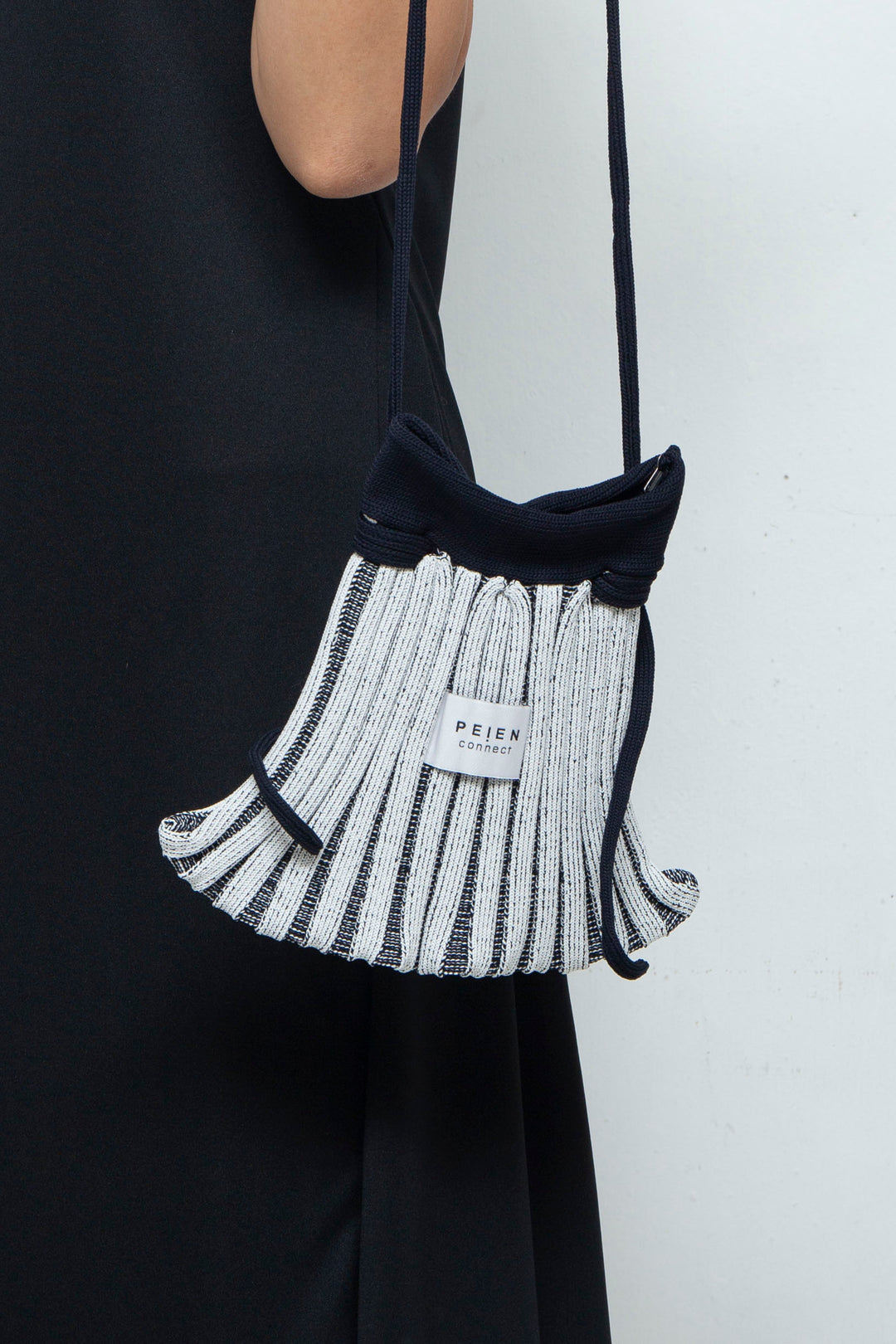 Knit Pocket Bag White×Dark Navy