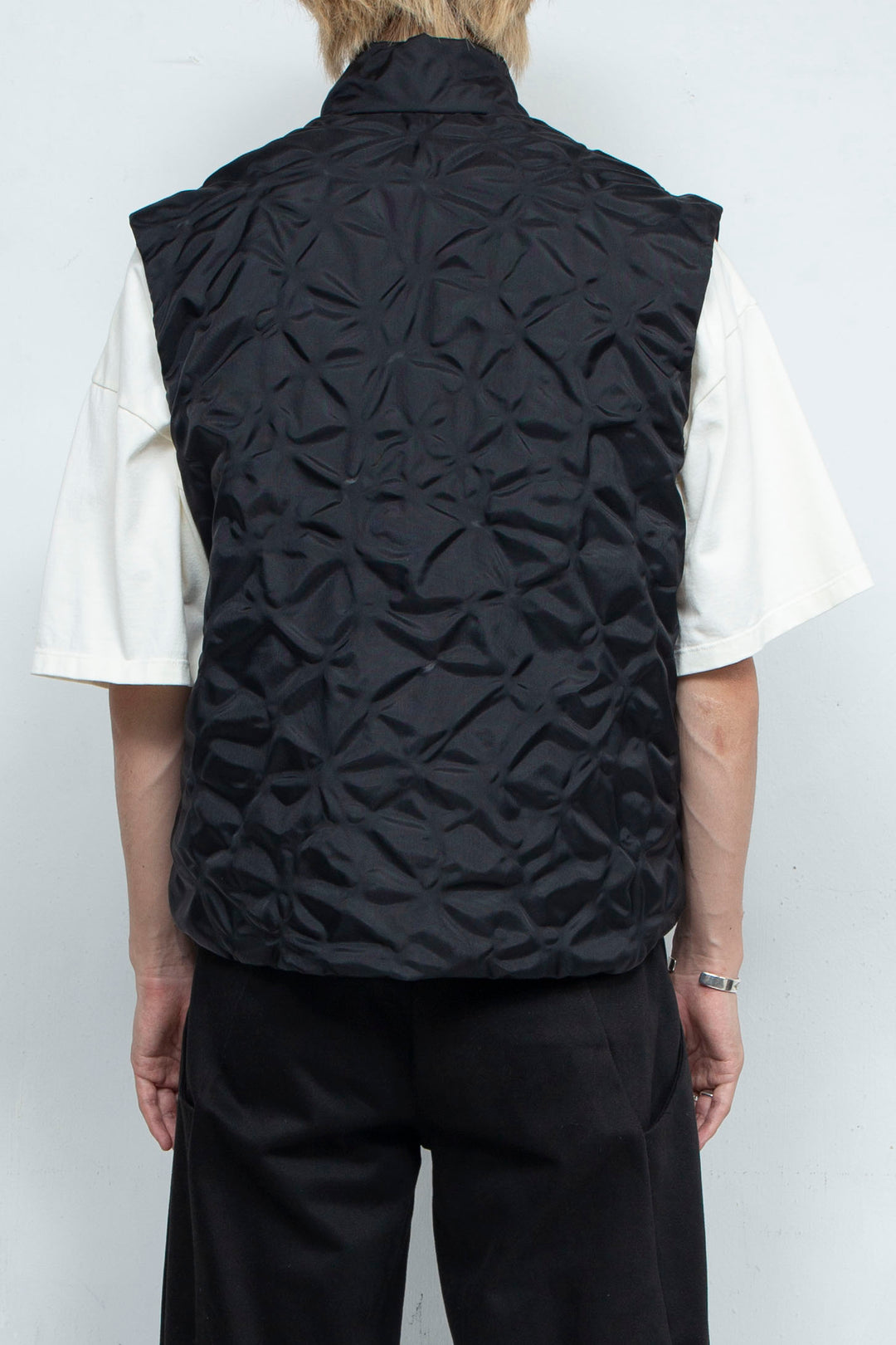 LEAF VEIN VEST BLACK