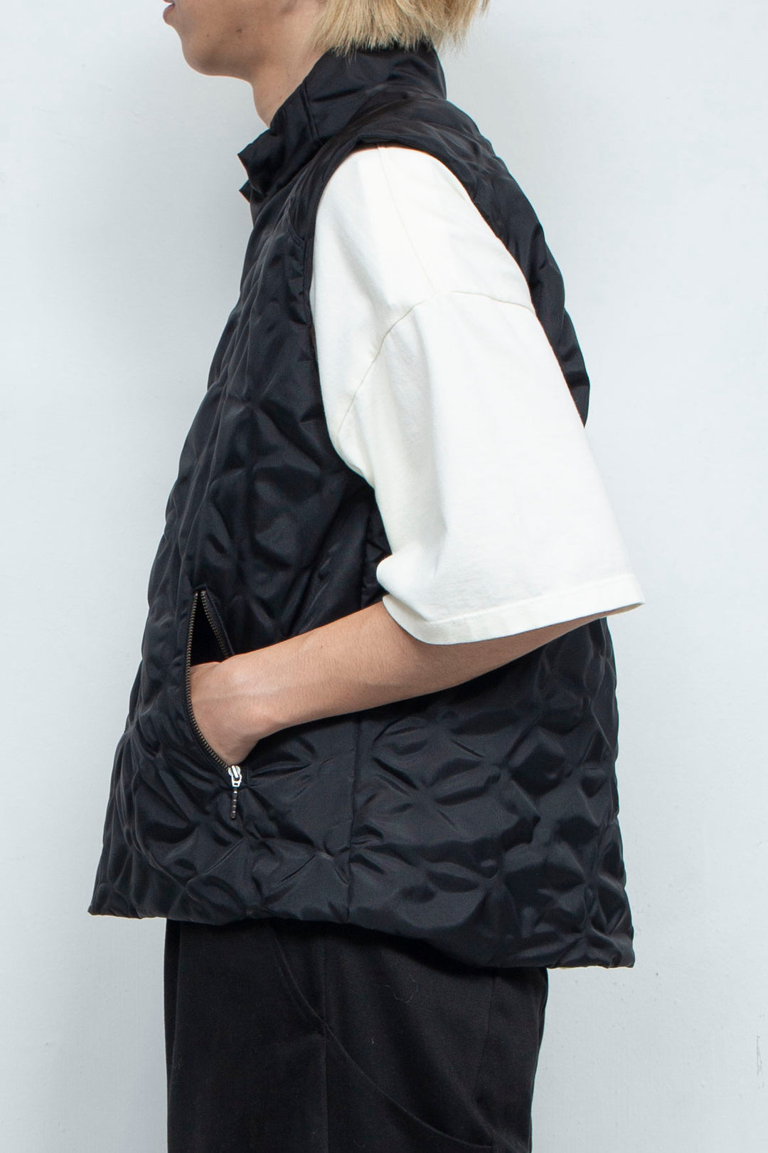 LEAF VEIN VEST BLACK