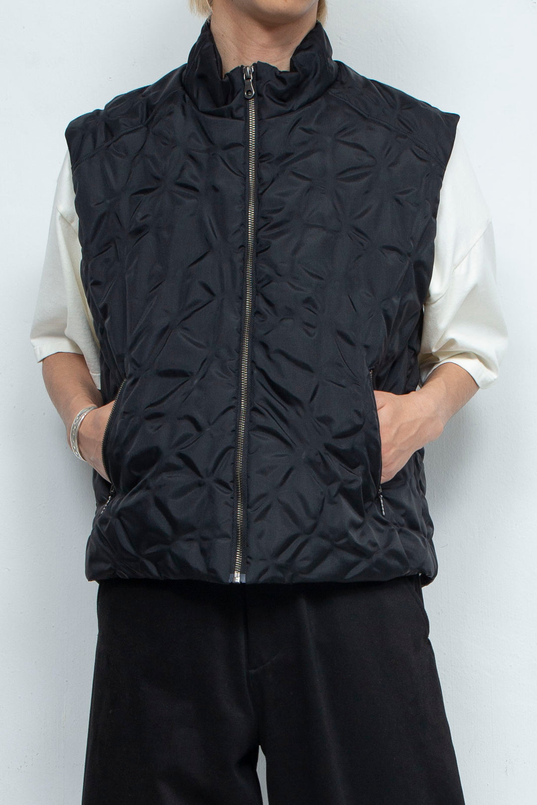 LEAF VEIN VEST BLACK