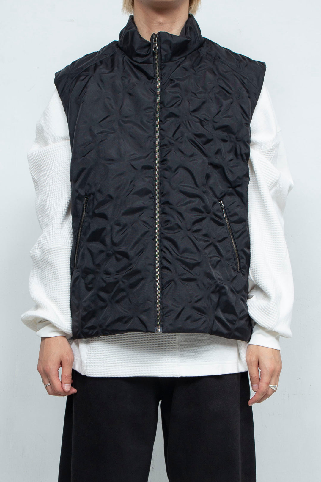 LEAF VEIN VEST BLACK