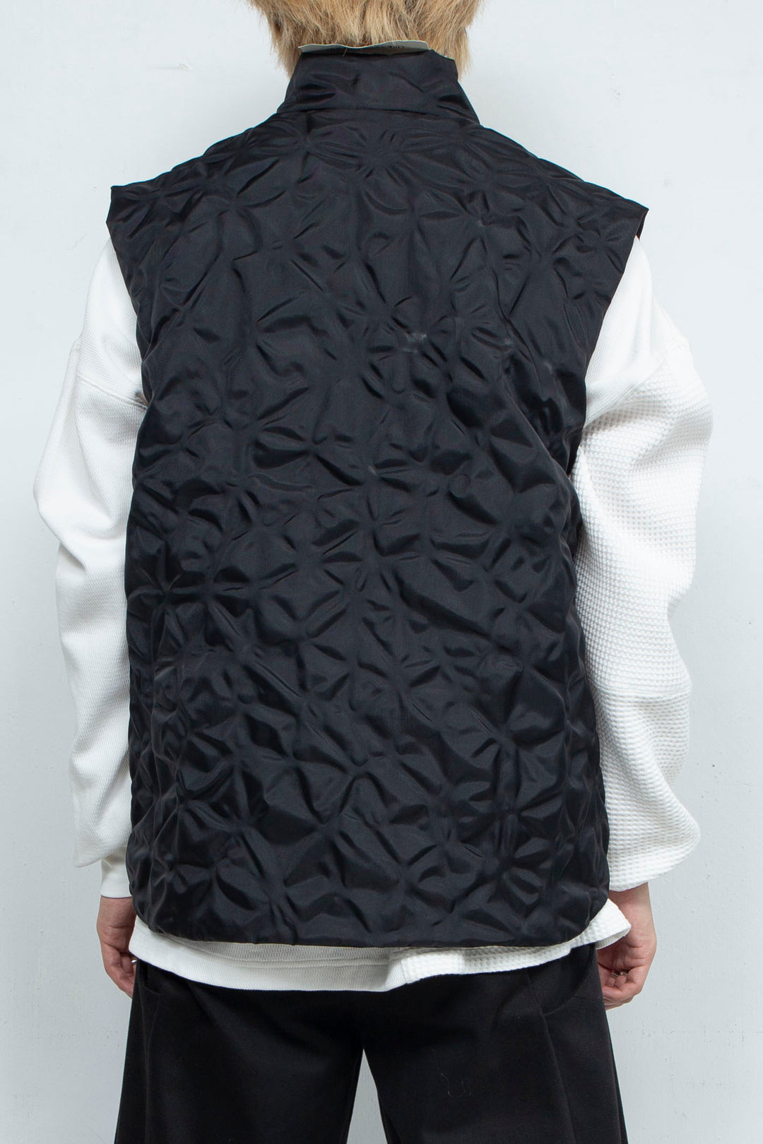 LEAF VEIN VEST BLACK