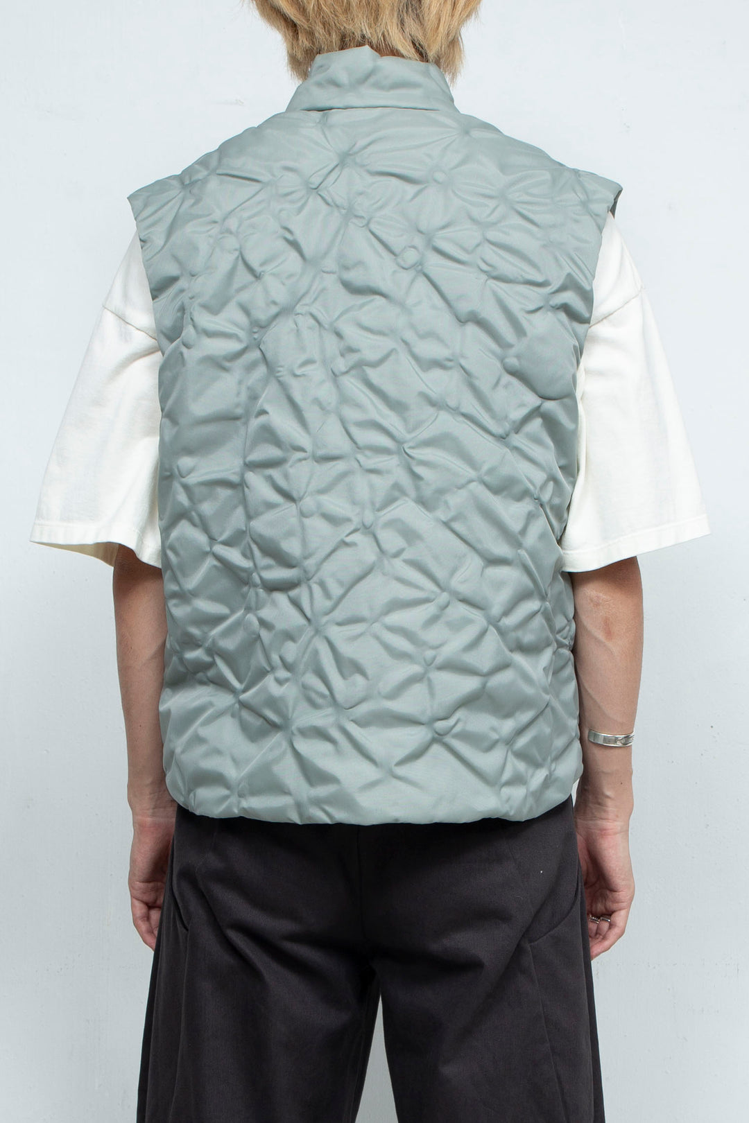 LEAF VEIN VEST GRAY