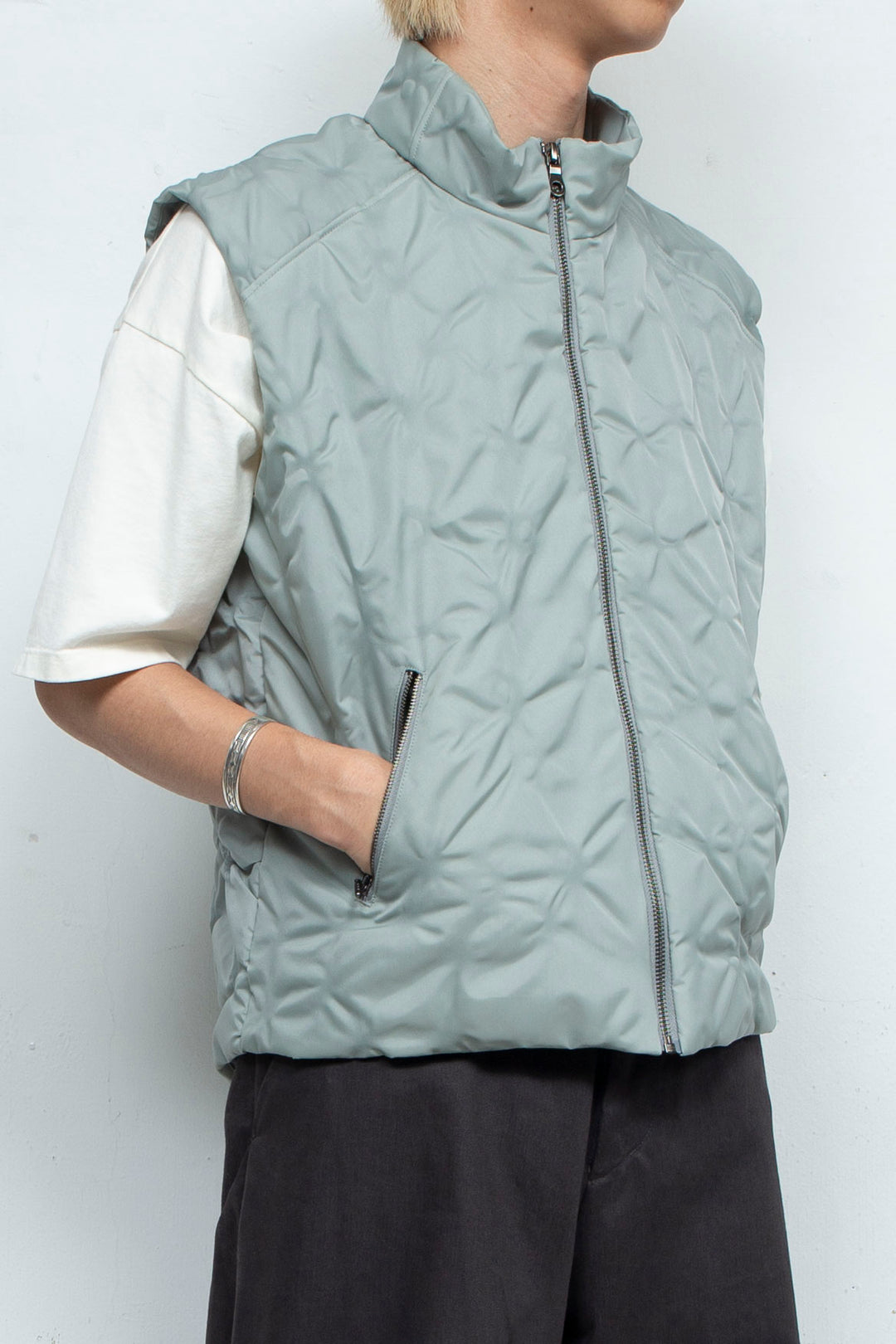 LEAF VEIN VEST GRAY