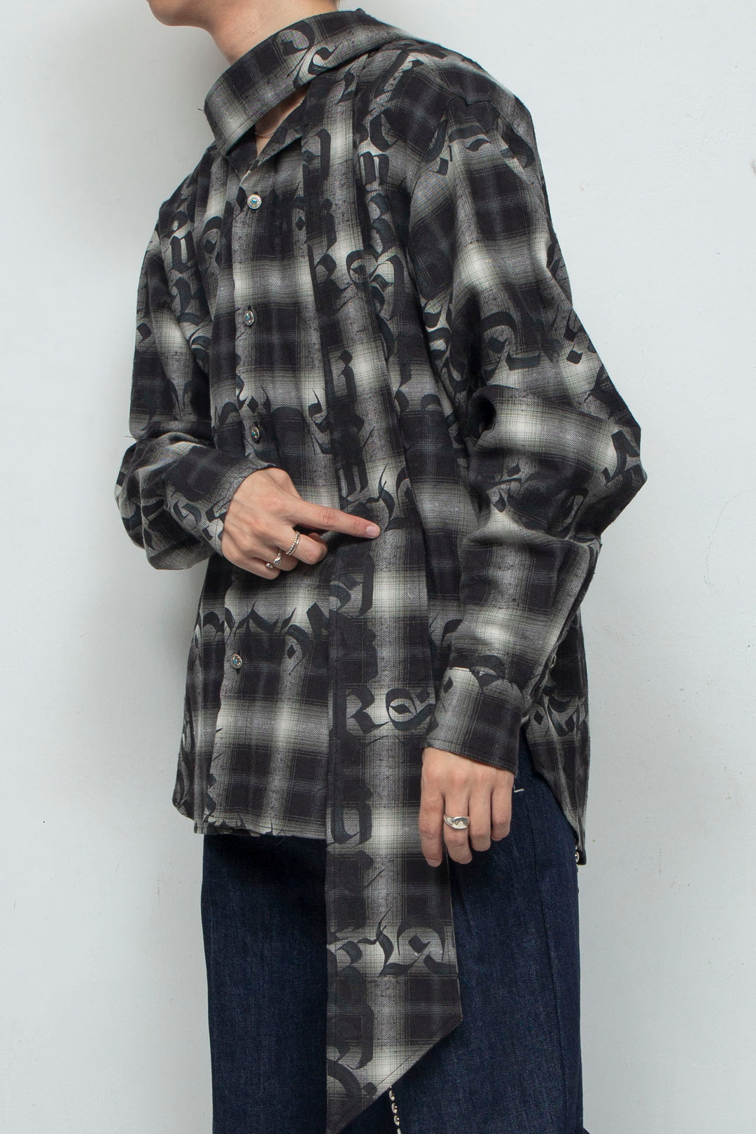 Calligraphy Graphic Bowtie Flannel Shirt / BLACK