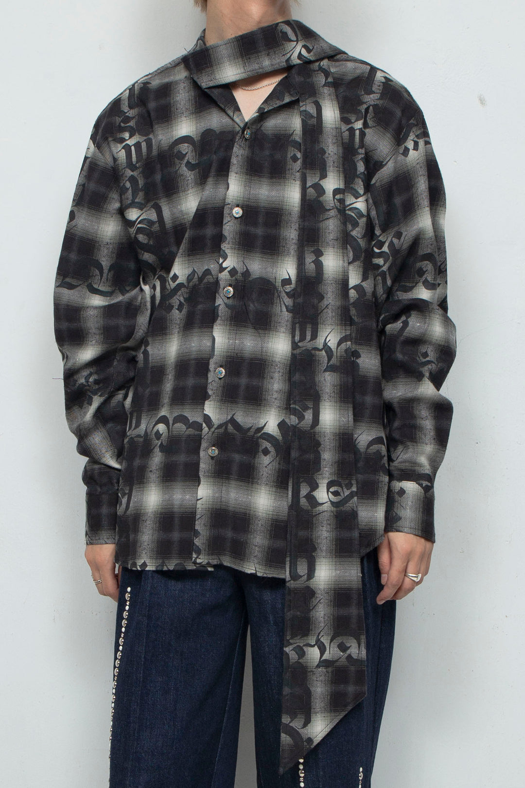 Calligraphy Graphic Bowtie Flannel Shirt / BLACK