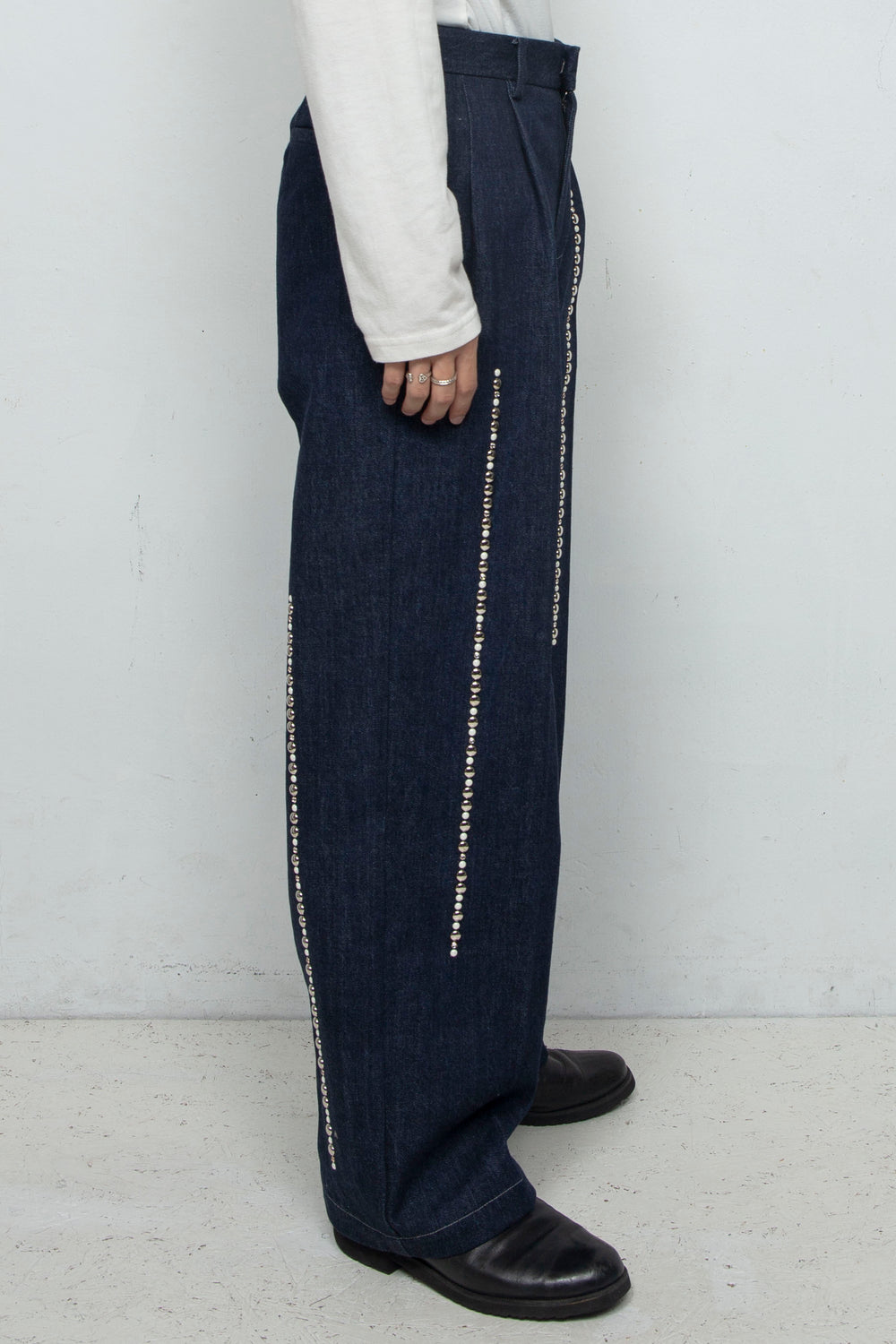 Studs Detail Two Tucks Trousers / NAVY