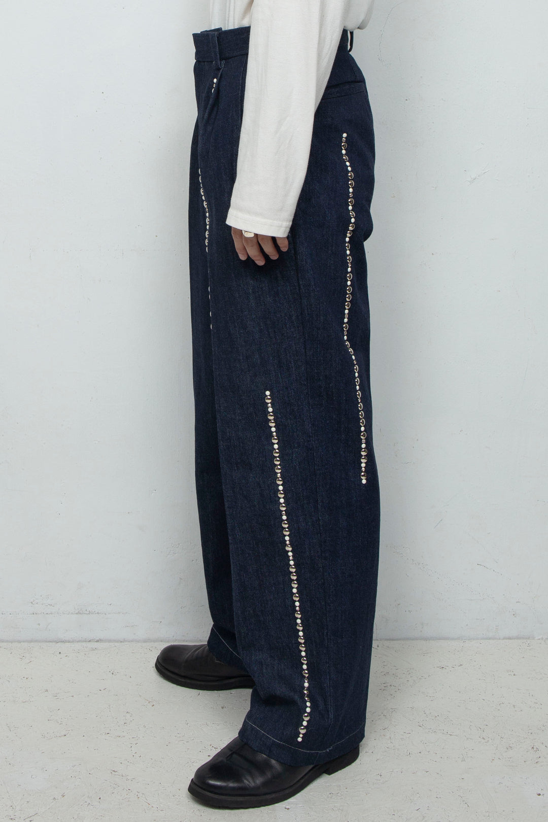 Studs Detail Two Tucks Trousers / NAVY