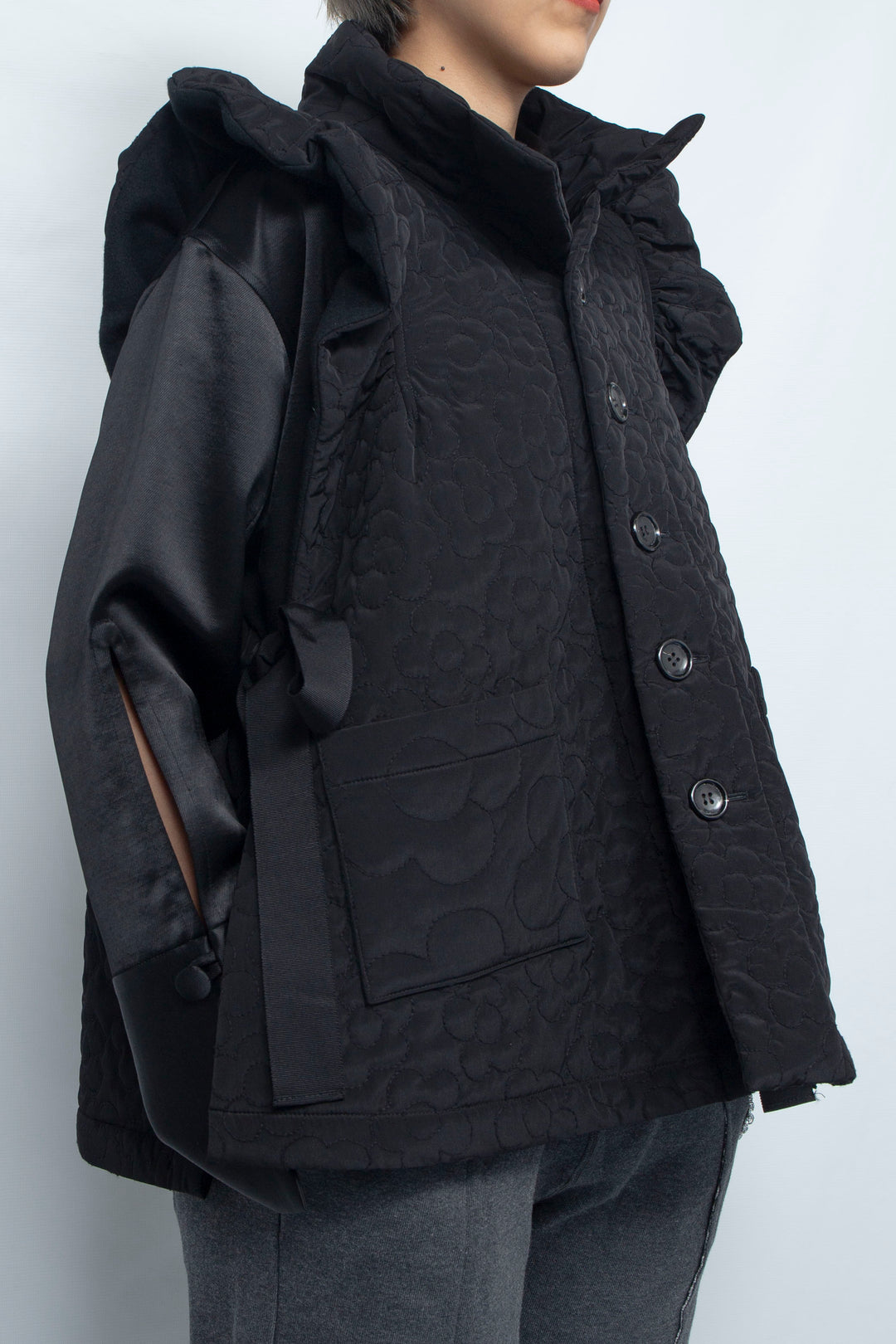 Quilting frill gilet Black