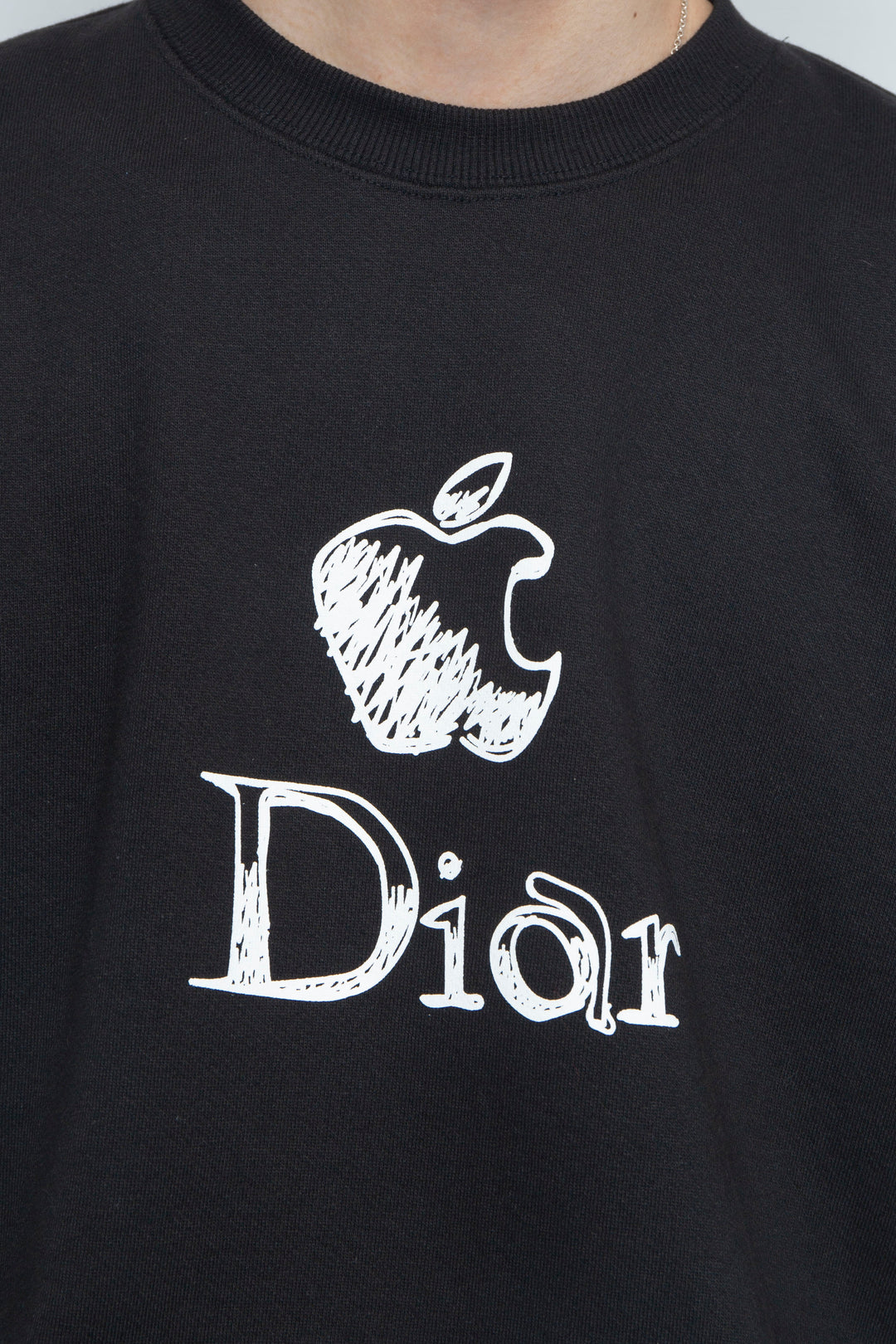 APPLE SWEATSHIRT