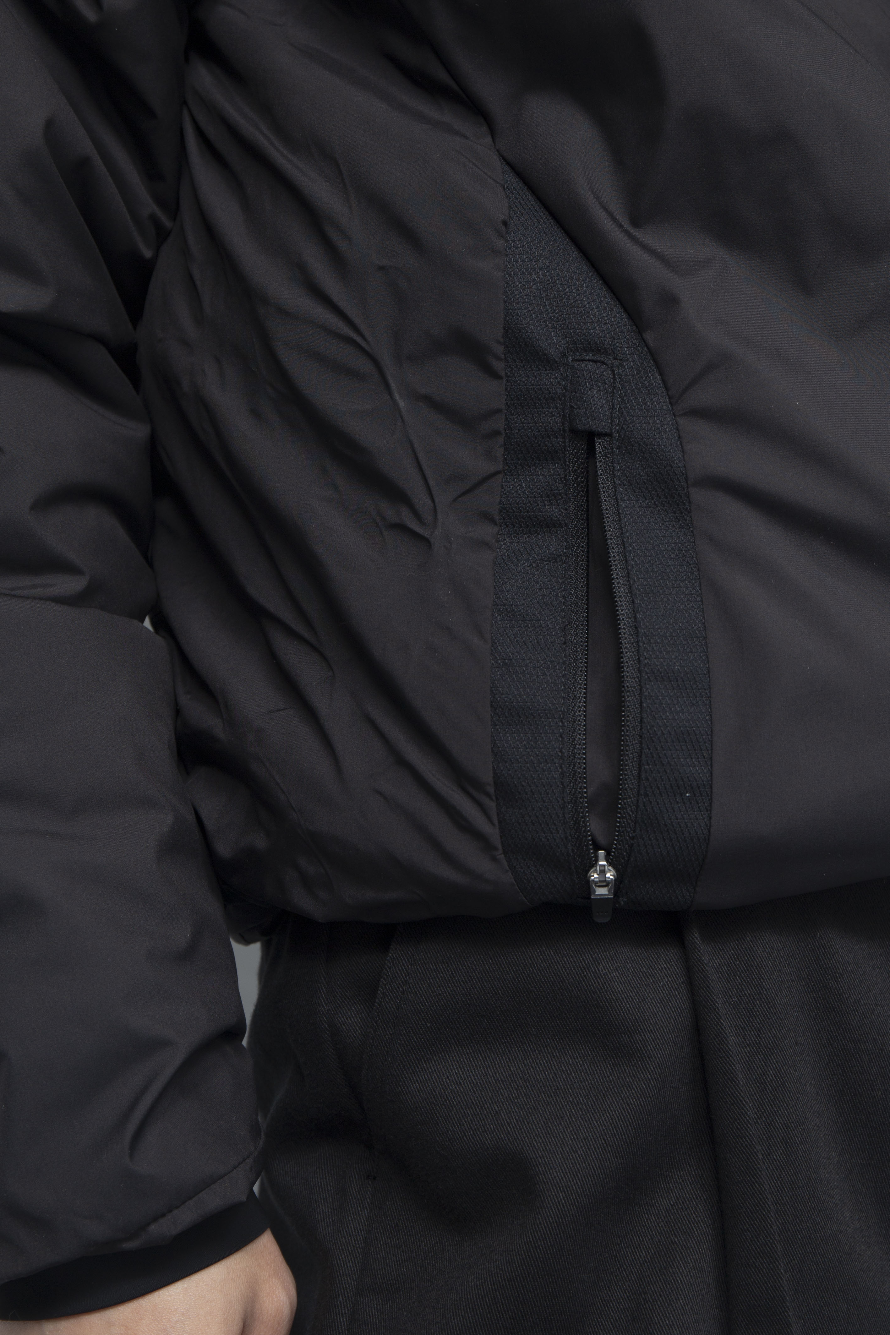 LEAF DOWN JACKET BLACK / ryaw(リャウ)通販 / 店舗 / 渋谷 LEAF DOWN JACKET BLACK / ryaw(リャウ)通販 / 店舗 / 渋谷