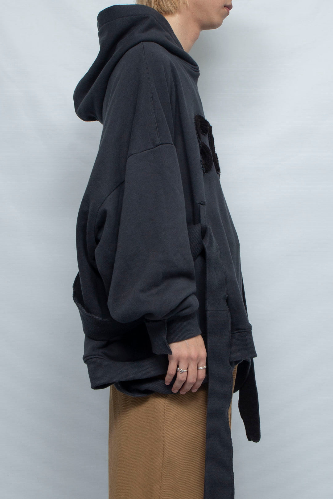 OVER BELT HOODIE CHARCOAL