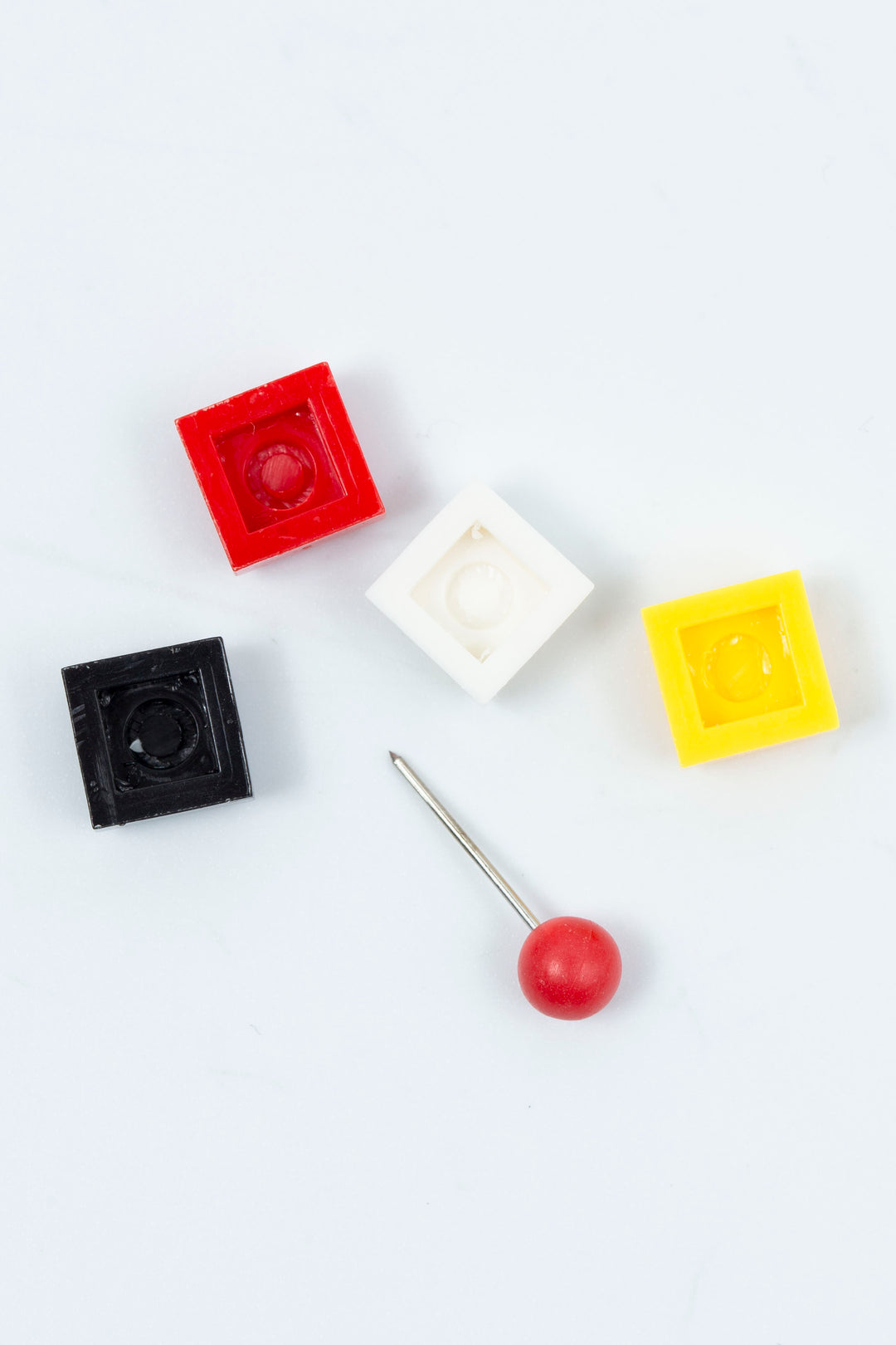 Square colorblock pierced earring white