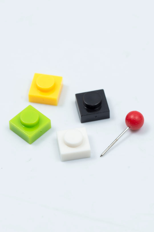 Square colorblock pierced earring white