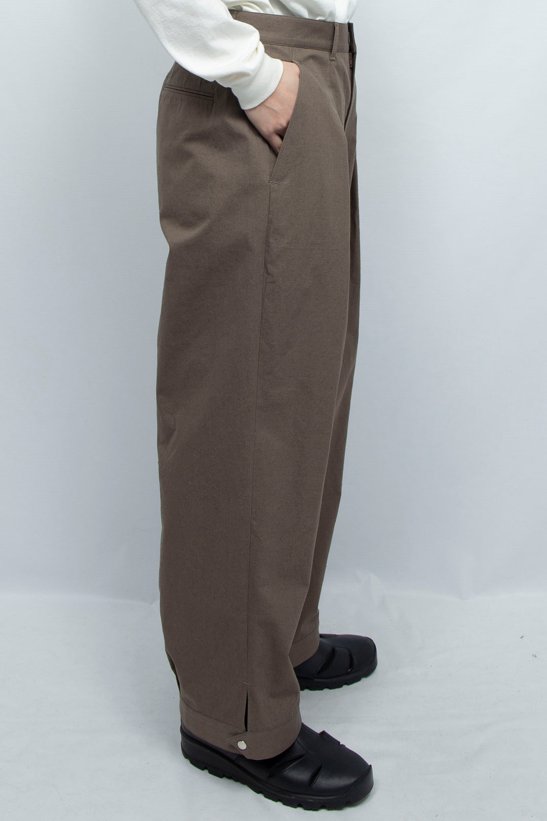 Tuck pants Khaki