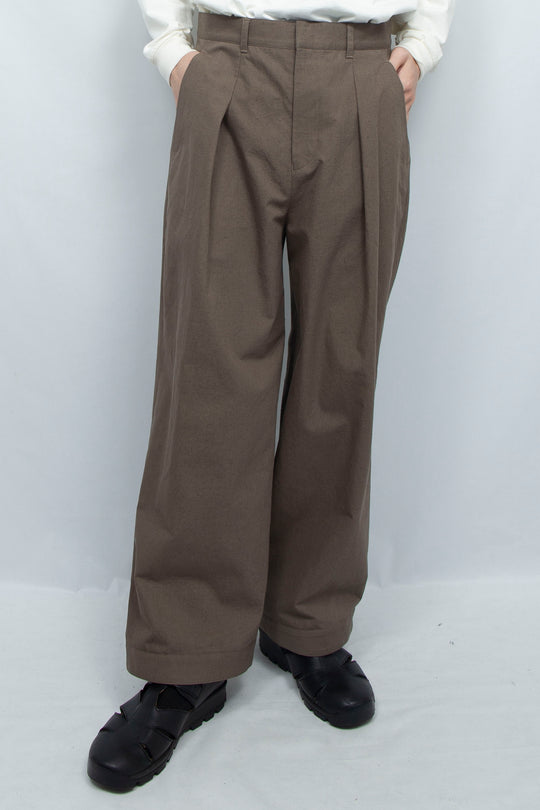 Tuck pants Khaki