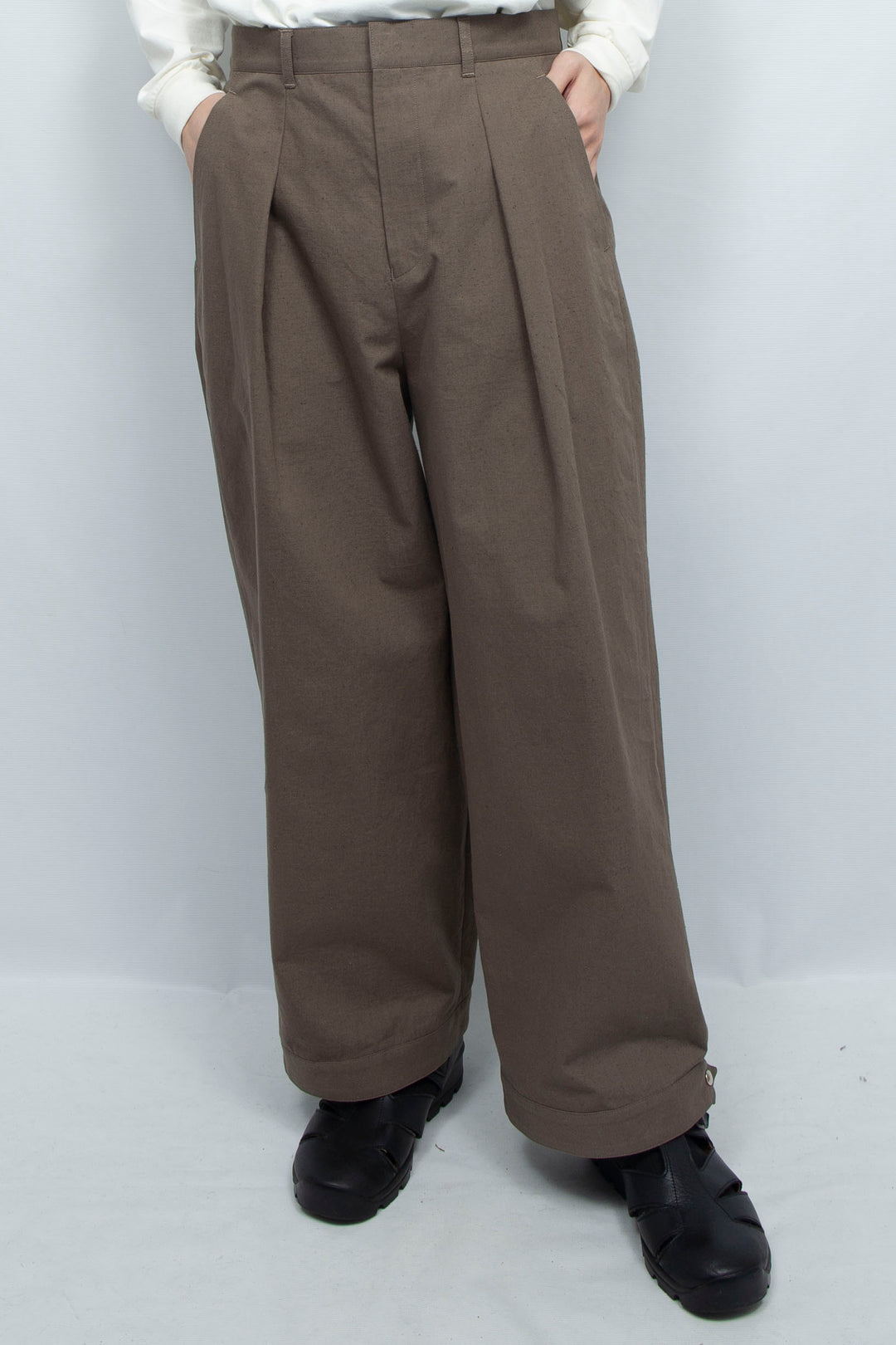 Tuck pants Khaki